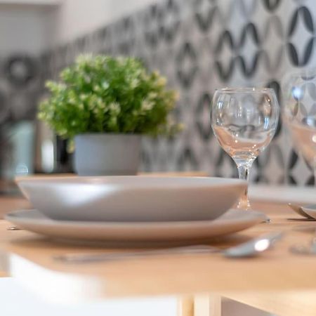 Acogedor Estudio En Triana Con Jacuzzi Y Wifi Sevilla Bagian luar foto