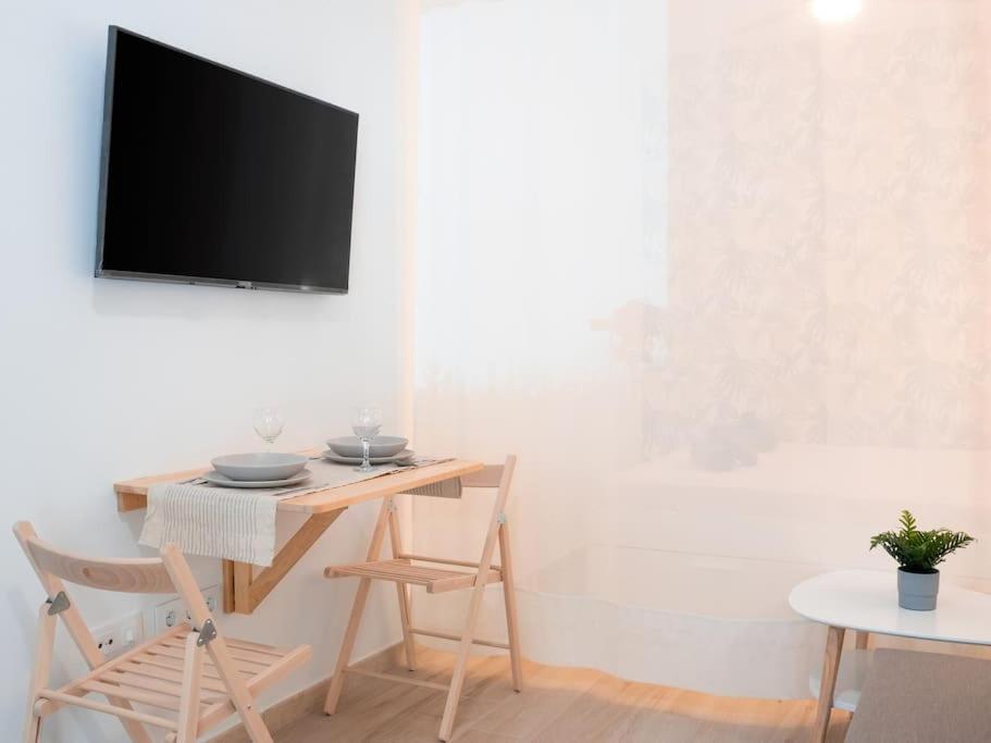 Acogedor Estudio En Triana Con Jacuzzi Y Wifi Sevilla Bagian luar foto