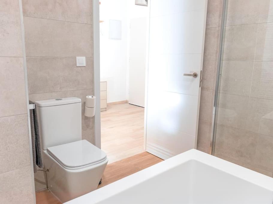 Acogedor Estudio En Triana Con Jacuzzi Y Wifi Sevilla Bagian luar foto