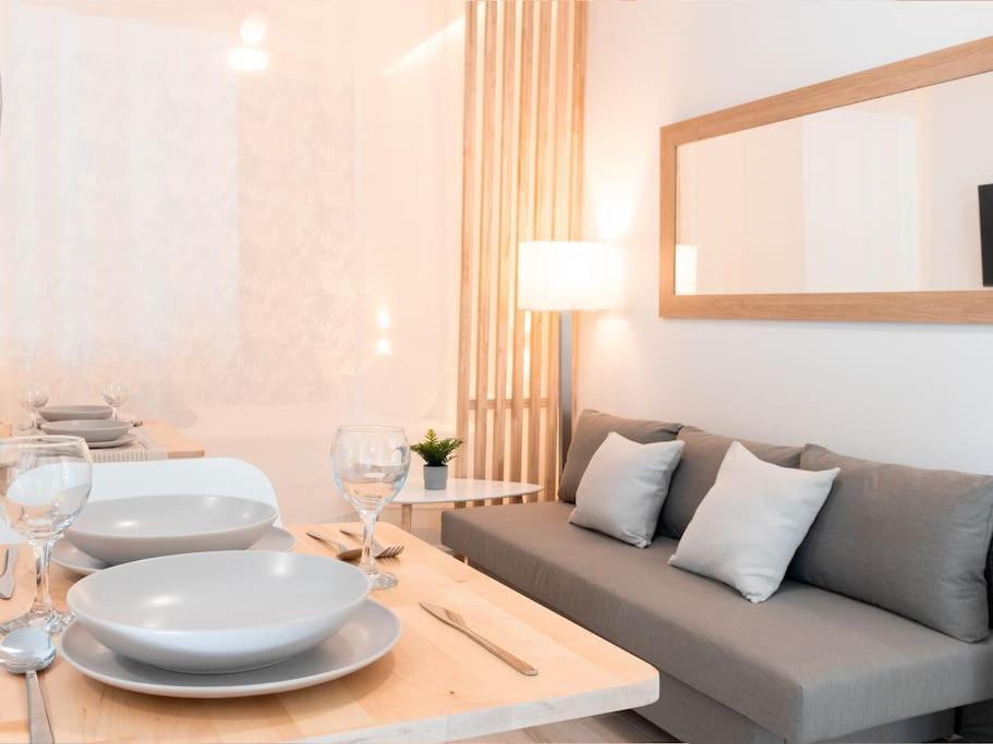 Acogedor Estudio En Triana Con Jacuzzi Y Wifi Sevilla Bagian luar foto