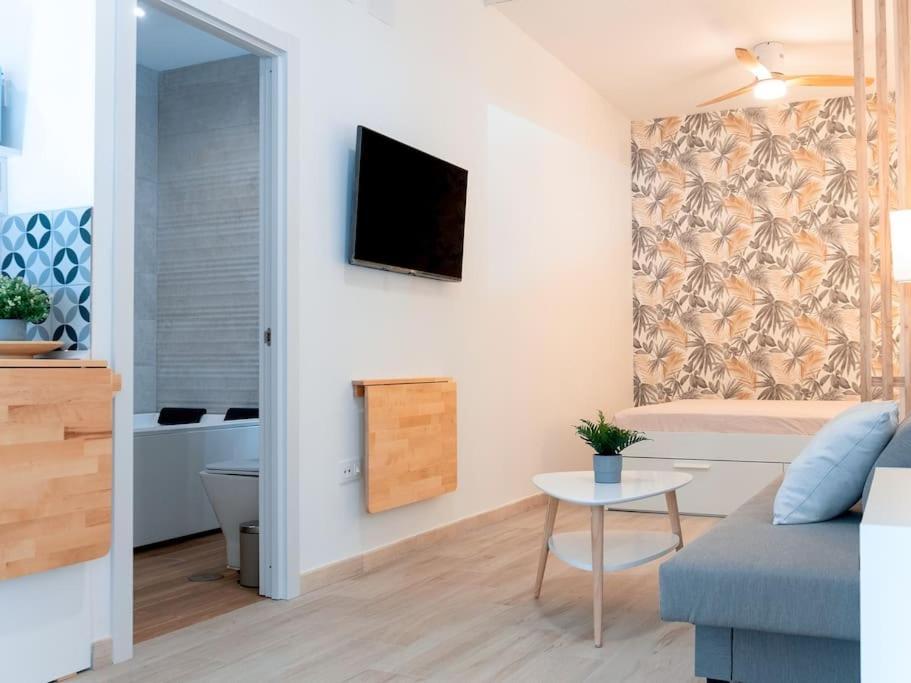 Acogedor Estudio En Triana Con Jacuzzi Y Wifi Sevilla Bagian luar foto