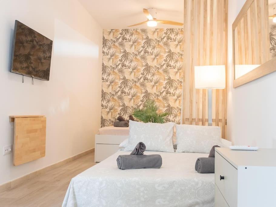Acogedor Estudio En Triana Con Jacuzzi Y Wifi Sevilla Bagian luar foto