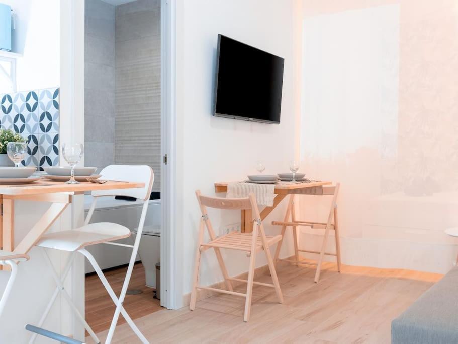 Acogedor Estudio En Triana Con Jacuzzi Y Wifi Sevilla Bagian luar foto