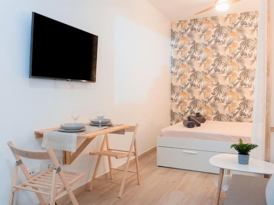 Acogedor Estudio En Triana Con Jacuzzi Y Wifi Sevilla Bagian luar foto