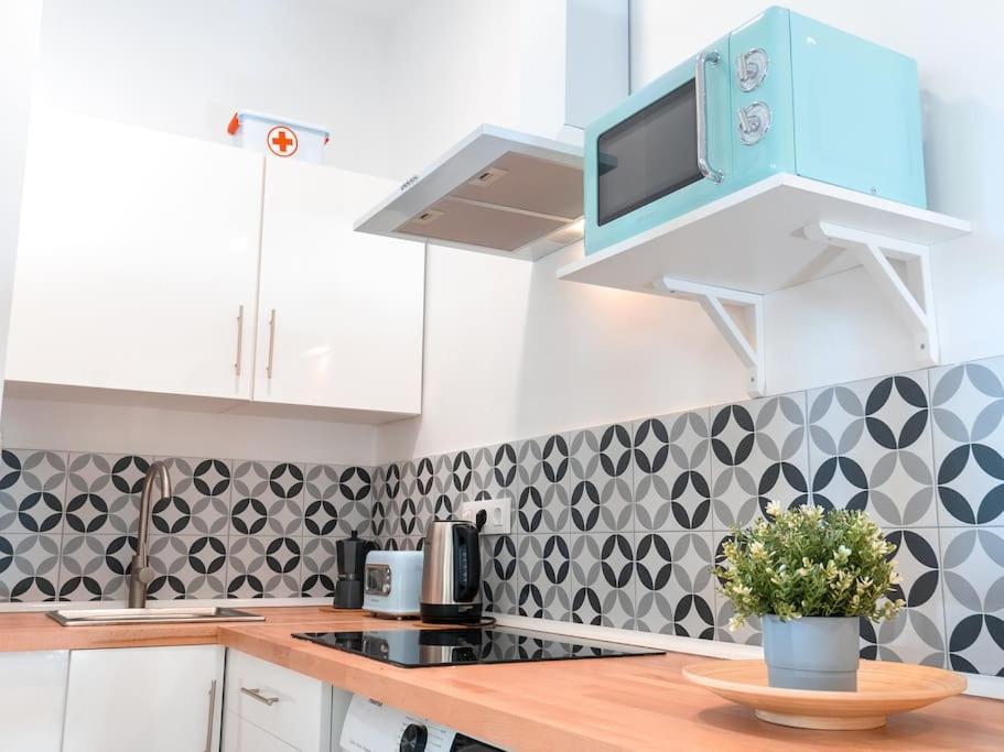 Acogedor Estudio En Triana Con Jacuzzi Y Wifi Sevilla Bagian luar foto