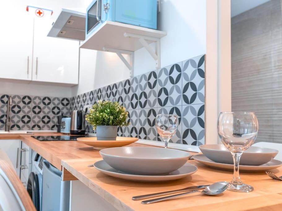Acogedor Estudio En Triana Con Jacuzzi Y Wifi Sevilla Bagian luar foto