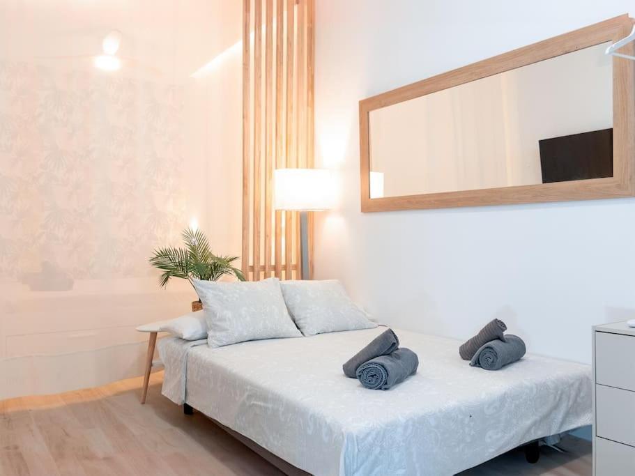 Acogedor Estudio En Triana Con Jacuzzi Y Wifi Sevilla Bagian luar foto
