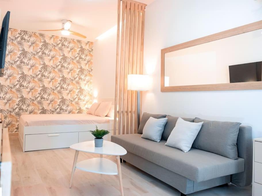 Acogedor Estudio En Triana Con Jacuzzi Y Wifi Sevilla Bagian luar foto
