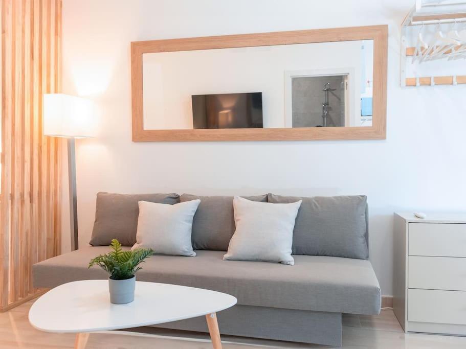 Acogedor Estudio En Triana Con Jacuzzi Y Wifi Sevilla Bagian luar foto