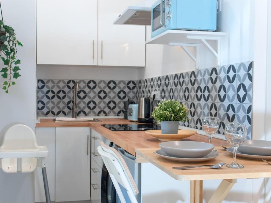 Acogedor Estudio En Triana Con Jacuzzi Y Wifi Sevilla Bagian luar foto